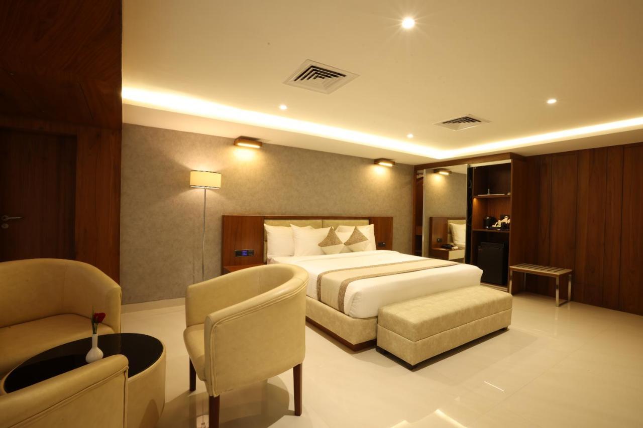 Royal Plaza Suites By Rak Rooms, Mangaluru Esterno foto