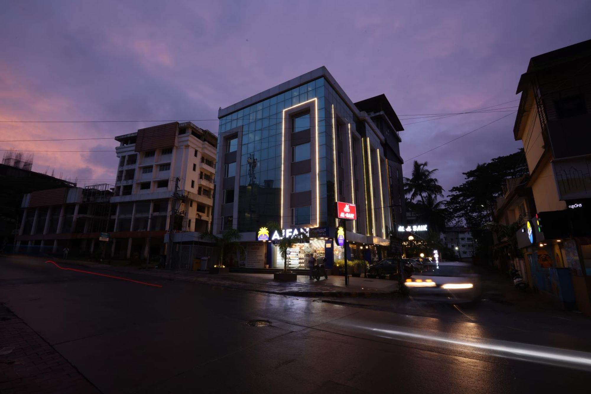 Royal Plaza Suites Mangalore Esterno foto
