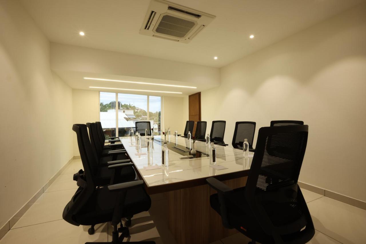 Royal Plaza Suites By Rak Rooms, Mangaluru Esterno foto