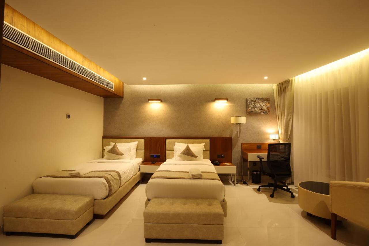Royal Plaza Suites By Rak Rooms, Mangaluru Esterno foto