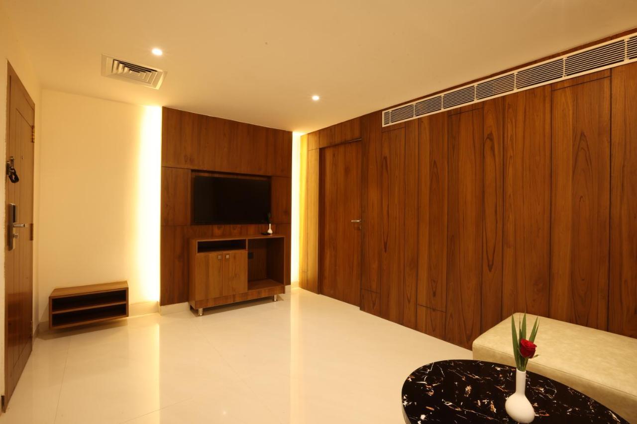 Royal Plaza Suites By Rak Rooms, Mangaluru Esterno foto