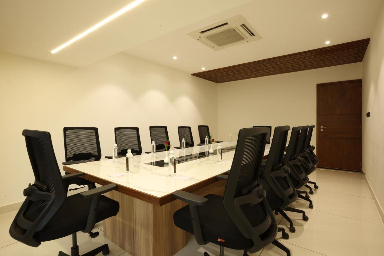 Royal Plaza Suites By Rak Rooms, Mangaluru Esterno foto